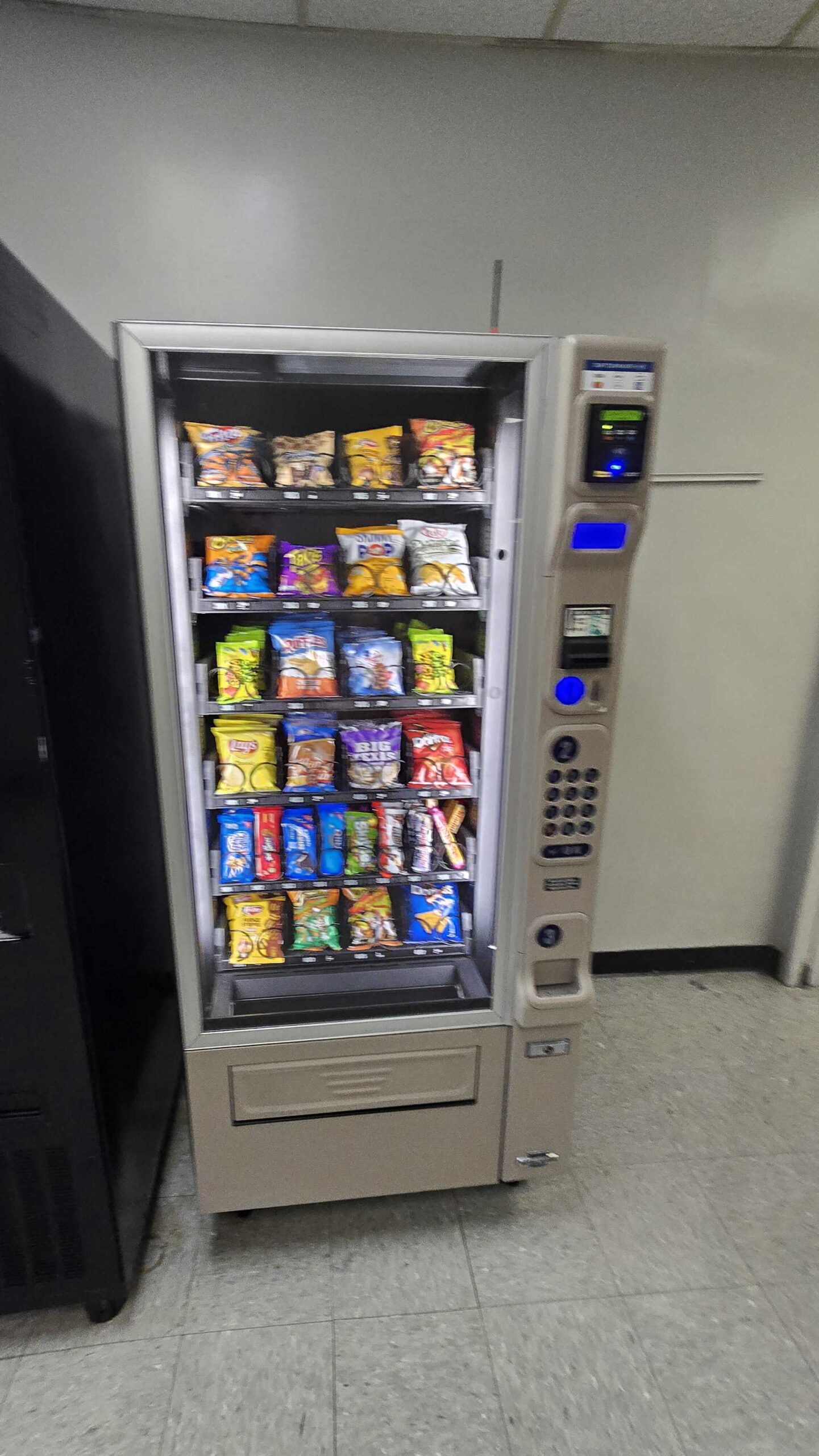 Snack vending machine in Miami