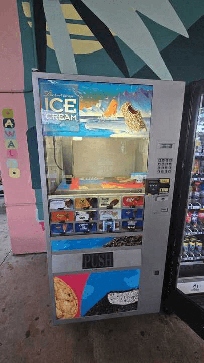 Hot food vending machine in Miami